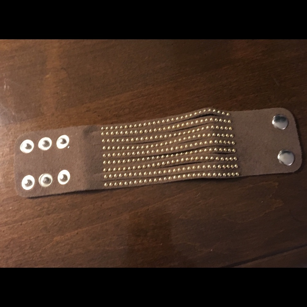 Leather bracelet — Wrist cuff style with snaps